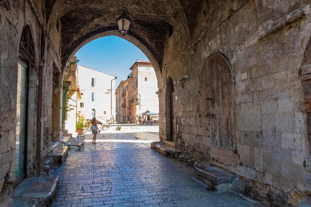 Casa Vitelli - Centro Storico A Due Passi Da Tutto Apartment Terracina Exterior foto